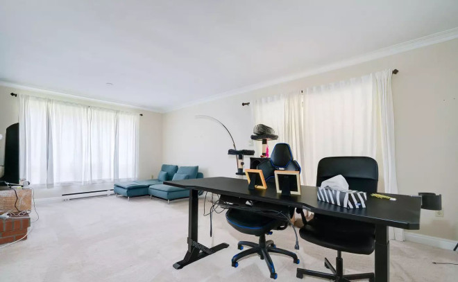 西顿勋爵路230号  多伦多