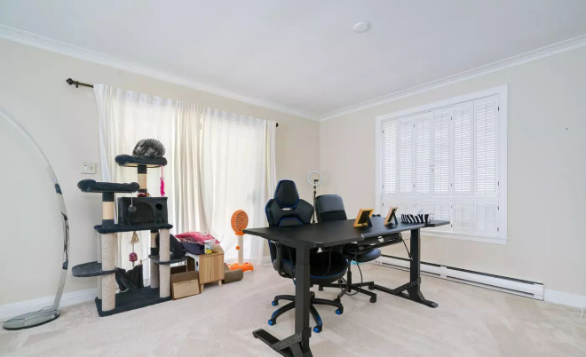 西顿勋爵路230号  多伦多