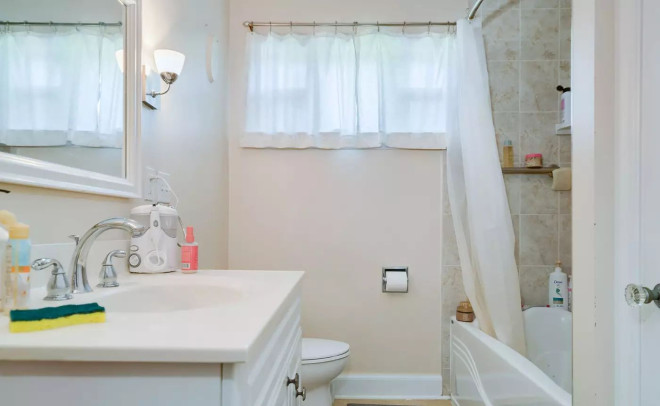 西顿勋爵路230号  多伦多