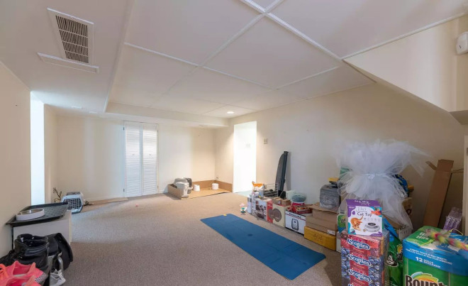 西顿勋爵路230号  多伦多