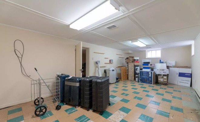 西顿勋爵路230号  多伦多