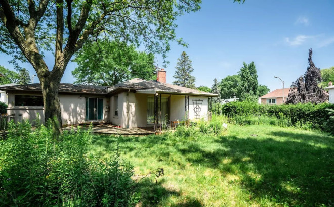 西顿勋爵路230号  多伦多