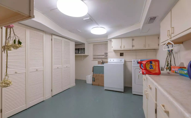 西顿勋爵路230号  多伦多