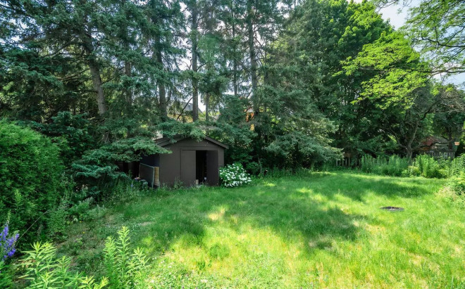 西顿勋爵路230号  多伦多