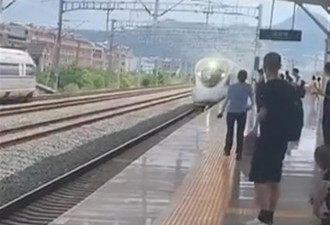 浙江温岭火车进站瞬间，1人突然跳下铁轨