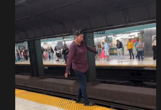 【视频】多伦多地铁站惊险一幕：女子神情恍惚命悬一线