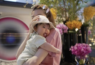 程晓玥庆祝女儿出生100天 分享母女合影