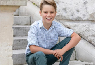 英国乔治王子10岁了 阳光灿笑宛如小大人
