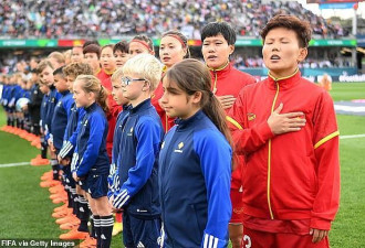 美国女足世界杯惹争议！球员拒绝唱国歌