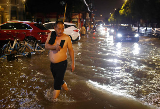 多地暴雨：上海变“海上” 紫禁城不积水？