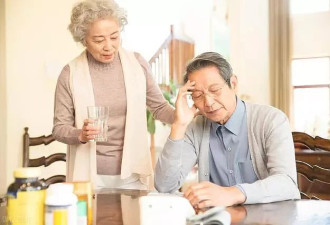 我63岁，掏光家底供女儿出国留学，如今和老伴在国内孤独终老