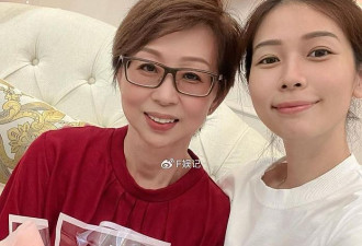 杨秀惠带女儿们和妈妈庆祝60岁生日