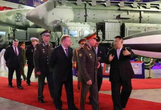 金正恩带俄防长参观核武器，展示新型无人机