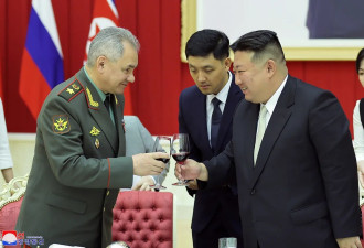 金正恩笑对俄国防长 中国代表晾一旁 中俄亲疏明显有别