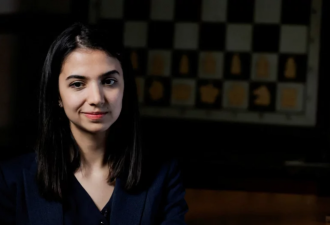伊朗女棋手拒戴头巾流亡 西班牙授予国籍