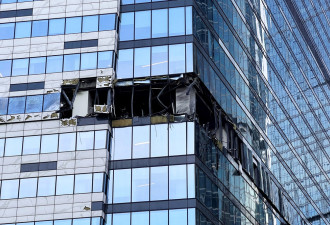 乌无人机空袭莫斯科金融区 50楼大厦大爆炸民众尖叫