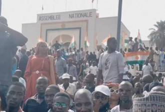 法驻尼日尔大使馆遭冲击 法总统府回应