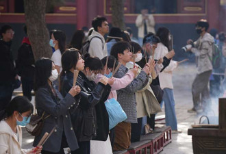 困境之下，中国年轻人在寺庙寻找出路