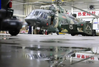 4架陆航直升机凌晨赴北京门头沟，执行空投任务