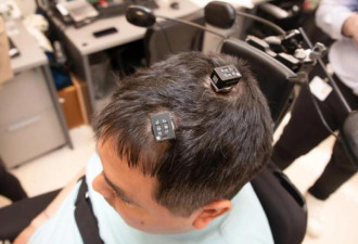 颈部以下瘫痪 AI帮助男子找回行动能力