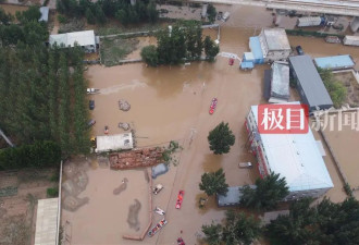 直击涿州洪灾孤岛：公交车站只露出顶盖，水深...