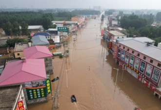 河北涿州救援人员哭诉:我39了没见过这么大洪水
