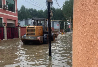 洪水中的涿州书店老板，和他“活着”故事