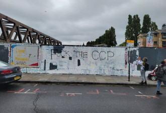 伦敦涂鸦墙遭遇“三创” 爱国网红批留学生