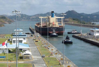 巴拿马运河被百余只船挤爆 通行得等21天