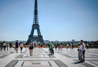 巴黎埃菲尔铁塔因收到炸弹威胁 紧急疏散游览人员