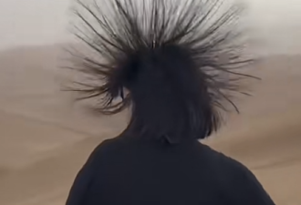 吐鲁番多名游客突然头发直立如刺猬