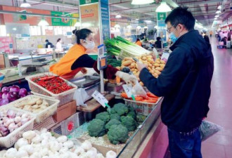 新鲜不？中国不少年轻人爱上了逛菜市场