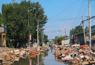 再看一眼涿州吧，洪水搬空了他们的家