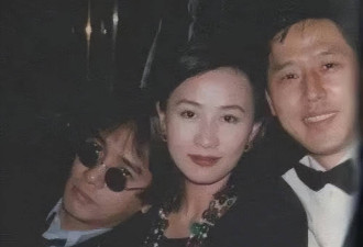刘嘉玲和唐鹤德亲密合影,像亲人,是几十年的好友