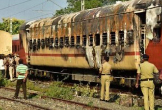 印度火车着火 疑因乘客带煤气罐煮咖啡
