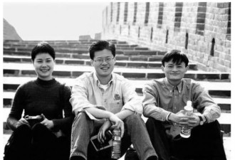 那年的马云，1998年马云夫妇陪同杨致远爬长城