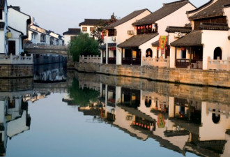 来江苏感受江南景色 如诗如画般地湖水