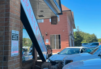 突发！多伦多司机撞向Hwy7知名中餐厅：柱子塌了，招牌掉了！