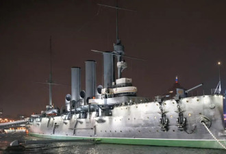 俄罗斯“百年老舰”阿芙乐尔号巡洋舰被撞了