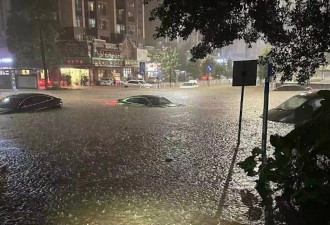 深圳突降暴雨发红色预警 内涝严重车辆被淹