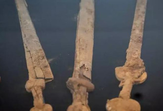 难得！考古学家找到4把罗马古剑 锋利如新