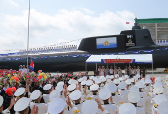 朝鲜第一艘战术核攻击潜艇下水 金正恩出席典礼