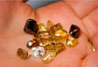 7岁女童庆生 一坐竟找到“2.95克拉钻石”