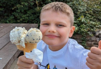 英国9岁童患罕见骨癌 12好友一起剃光头