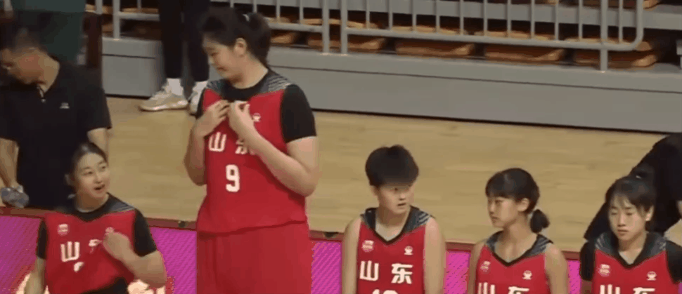 中国16岁女篮球员228公分比姚明还高！