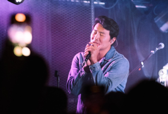 【视频】刘思慕转行做歌手？好友的演唱会上开嗓：观众疯狂尖叫！