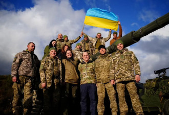 英国国防部：计划在年底前培训3万名乌克兰军人