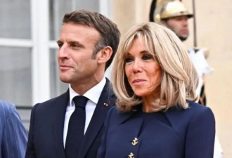 法国总统夫妇太甜！小丽主动贴脸杀