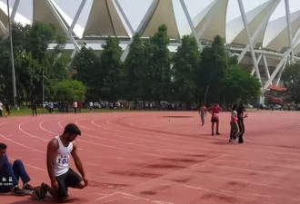 印度突击药检田径比赛一半运动员逃跑 百米剩一人