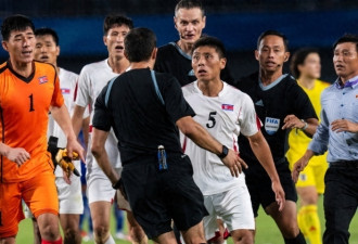 朝鲜球员向日本队要水后还挥拳恐吓 行为粗鲁